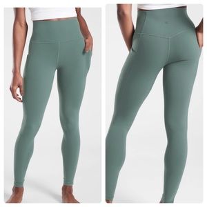 Athleta Salutation Stash 7/8 Leggings